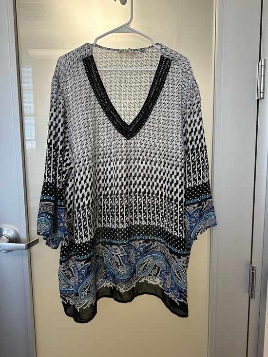 Avenue Tops - Avenue Tunic Size 22/24 Black White Blue V-Neck Art Deco Pull Over Tunic 3X